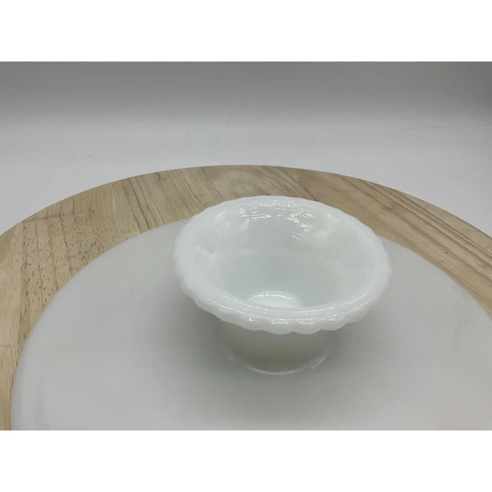Vintage Milk Glass Cake Stand White 10 Inch Sunburst Scalloped Pedestal‎ Platter